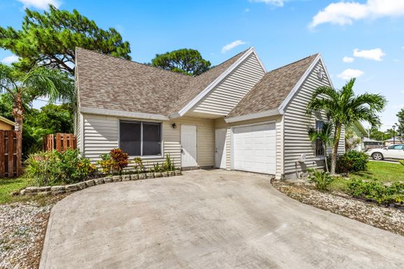 6027 Bania Wood, Lake Worth, FL 33462