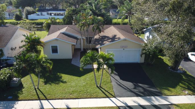 9733 Saddlebrook, Boca Raton, FL 33496