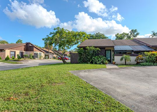 3773 Mil Stream, Greenacres, FL 33463