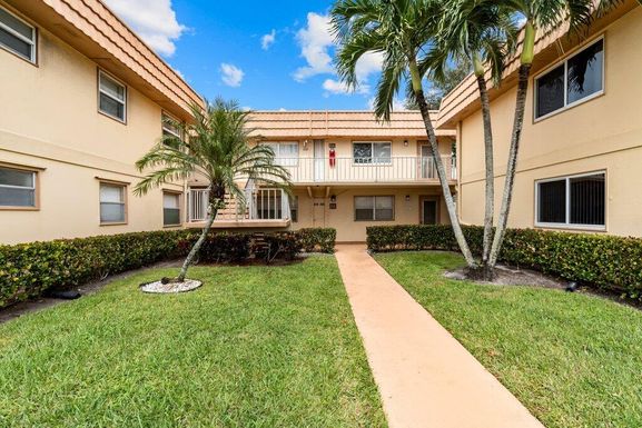 207 Saxony, Delray Beach, FL 33446