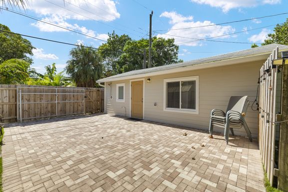 114 4th, Boynton Beach, FL 33435