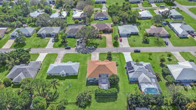 946 18th, Vero Beach, FL 32962