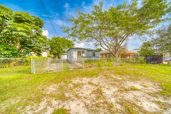 2275 73rd, Miami, FL 33147