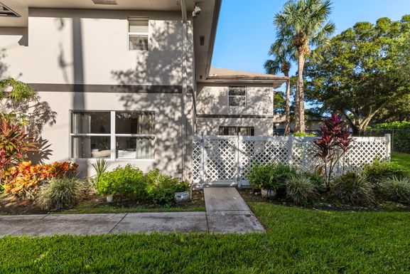 47 Essex, Royal Palm Beach, FL 33411