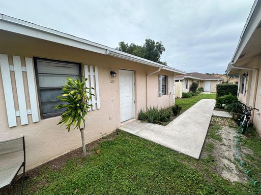 1205 White Pine Dr, Wellington, FL 33414