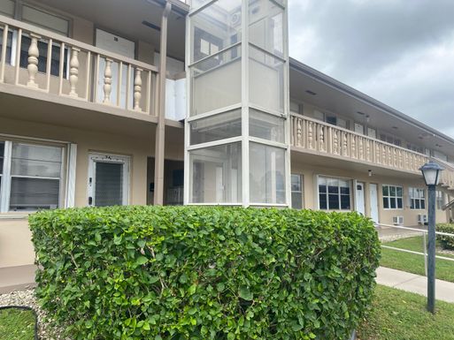 26 Kingswood B, West Palm Beach, FL 33417