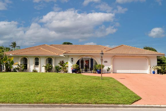 524 Muirfield, Atlantis, FL 33462