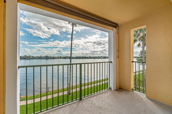 180 Yacht Club, Hypoluxo, FL 33462