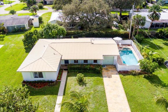 463 22nd, Vero Beach, FL 32962