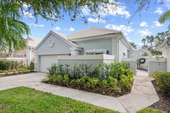 31 Dorchester, Palm Beach Gardens, FL 33418