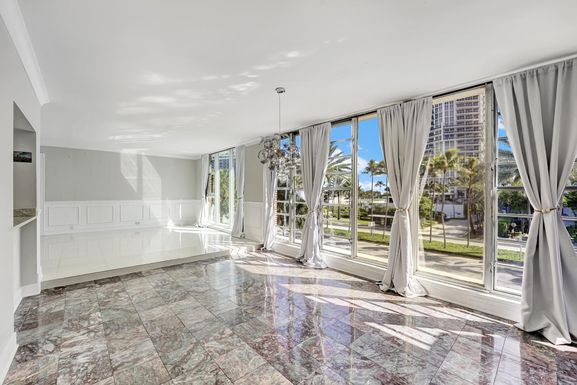 10210 Collins, Bal Harbour, FL 33154