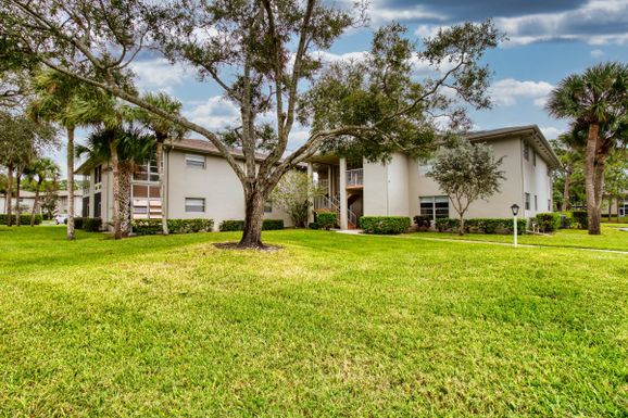 3 Lake Vista Trail, Port Saint Lucie, FL 34952