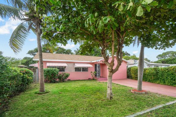 423 Broadway, Lantana, FL 33462