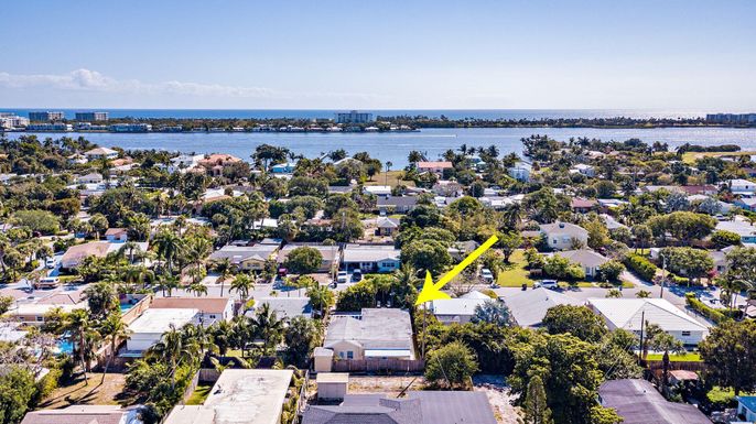 1715 Ocean Breeze, Lake Worth Beach, FL 33460