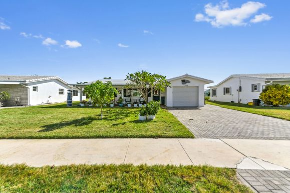 1708 18th, Boynton Beach, FL 33426