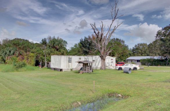 2413 5th, Okeechobee, FL 34972