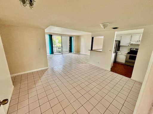 2528 Boundbrook, West Palm Beach, FL 33406