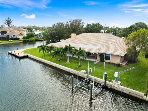 130 Queen Catherina, Hutchinson Island, FL 34949