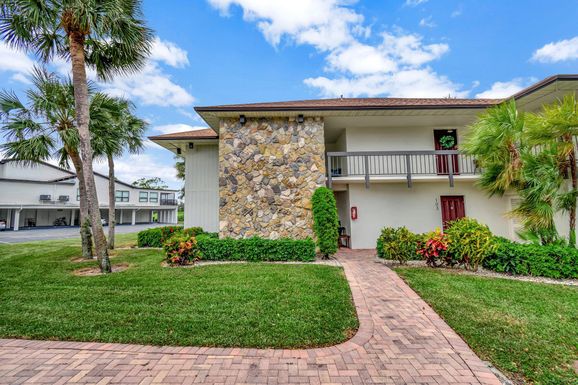 620 Greensward, Delray Beach, FL 33445