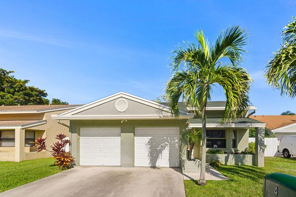 4 Kyle, Boynton Beach, FL 33426