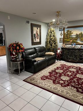 20 Laredo, Davie, FL 33324