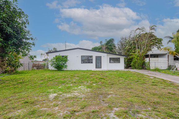 4268 Winchester, West Palm Beach, FL 33406