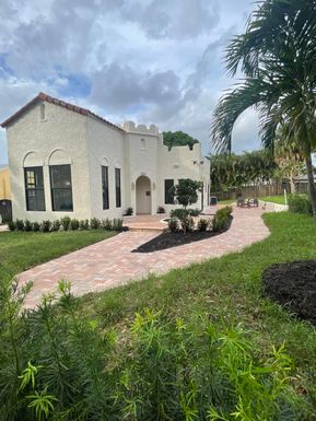 909 30th, West Palm Beach, FL 33407