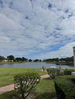 387 Chatham S, West Palm Beach, FL 33417