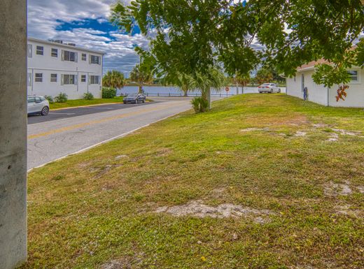 35 Detroit, Lake Worth, FL 33461