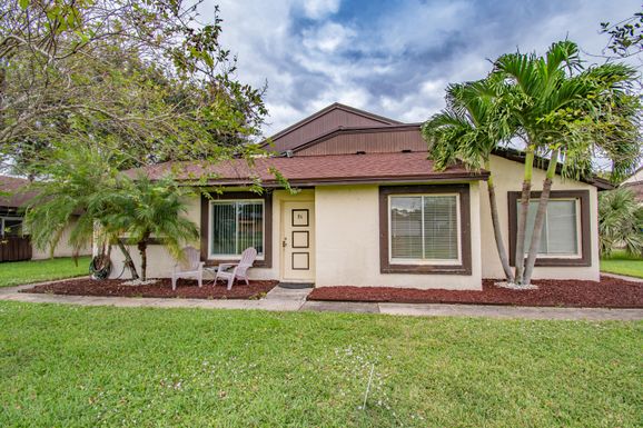 5320 Bosque, West Palm Beach, FL 33415