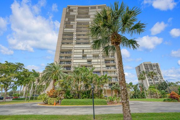 2425 Presidential, West Palm Beach, FL 33401