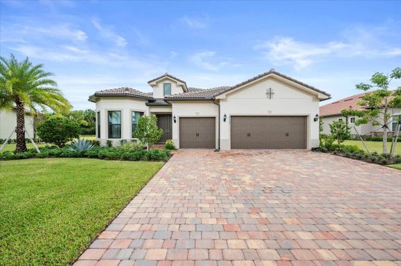 9132 Balsamo, Palm Beach Gardens, FL 33412