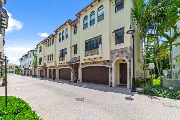 614 Windward, Boynton Beach, FL 33435