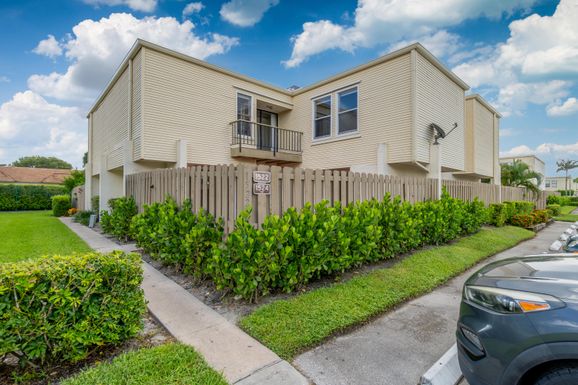 1522 Shaker, Wellington, FL 33414