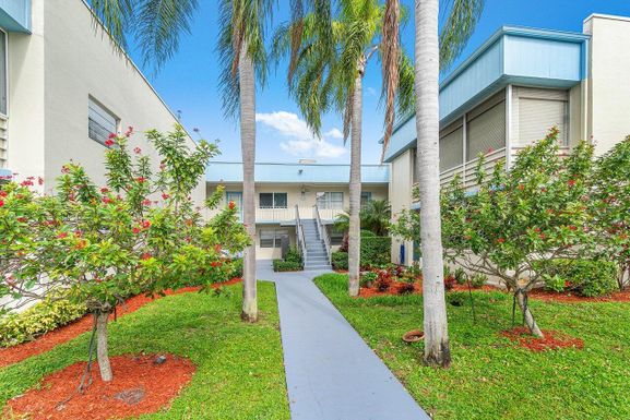 828 Flanders R, Delray Beach, FL 33484