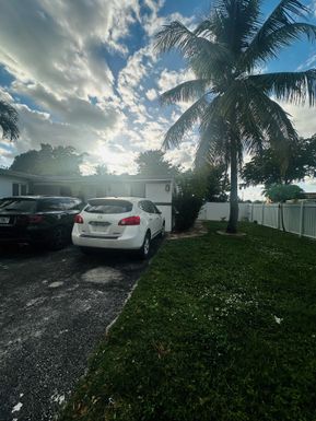 18140 5, Miami, FL 33169