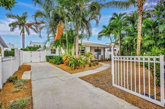 201 Greymon, West Palm Beach, FL 33405