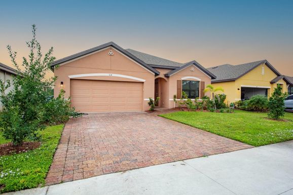 514 Old Country Rd S, Palm Bay, FL 32909