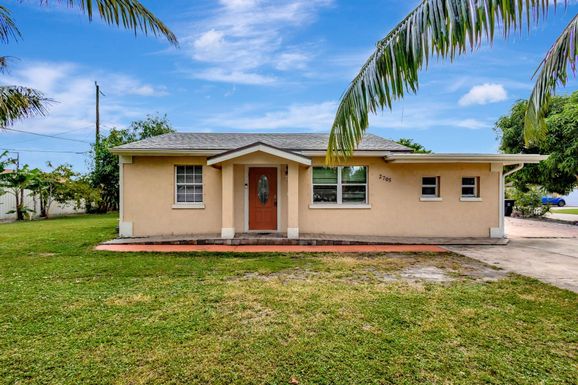 2705 10th, Lake Worth, FL 33461