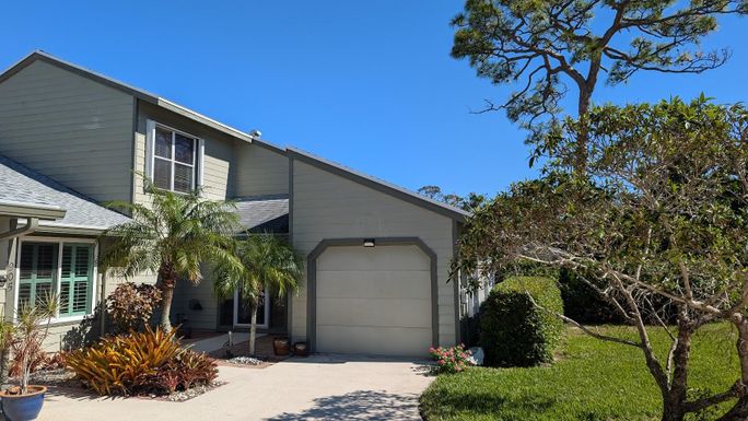 907 Sandalwood, Jensen Beach, FL 34957