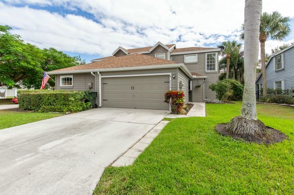 922 Honeytree, Wellington, FL 33414