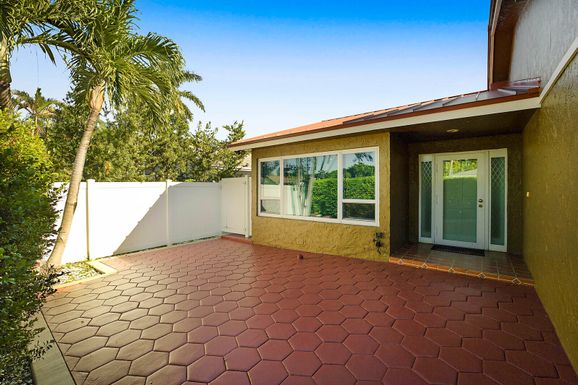 4548 28th, Dania Beach, FL 33312