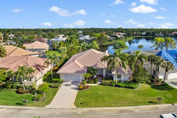 8037 Woodlake, Hobe Sound, FL 33455