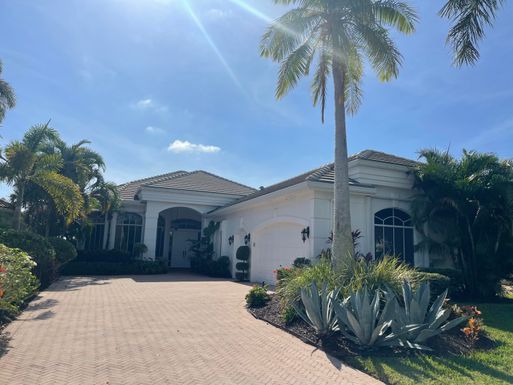 6690 Oakmont, West Palm Beach, FL 33412