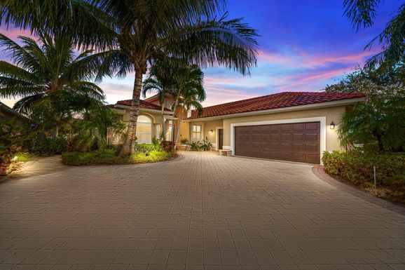 635 Greensward, Delray Beach, FL 33445