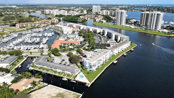 60 Yacht Club 304, North Palm Beach, FL 33408