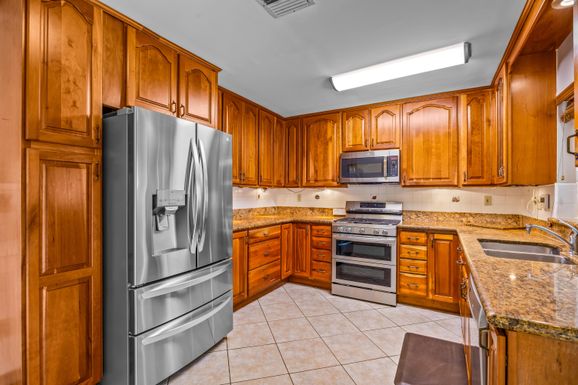 721 New Castle, Boca Raton, FL 33487