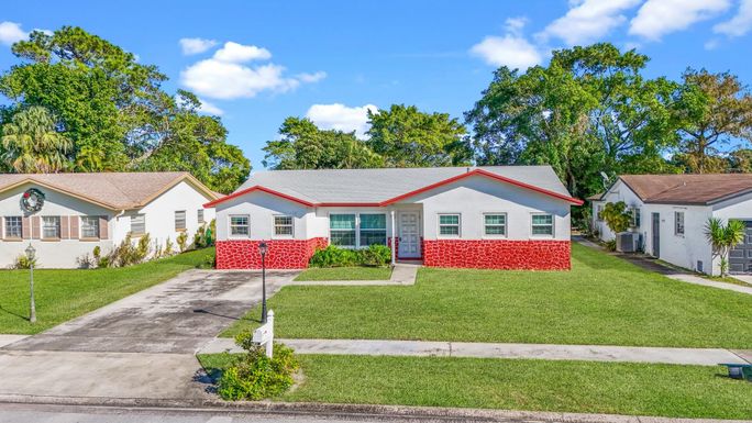 22602 54th, Boca Raton, FL 33433