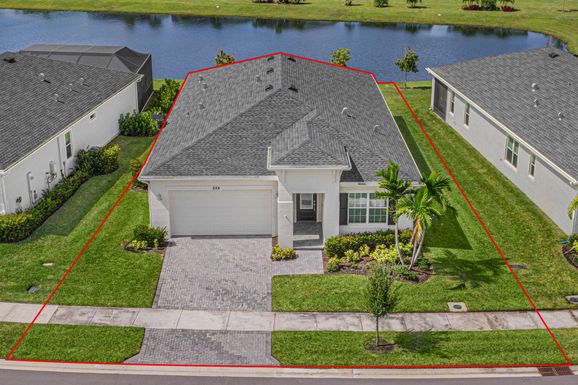 824 Bloomfield, Port Saint Lucie, FL 34984