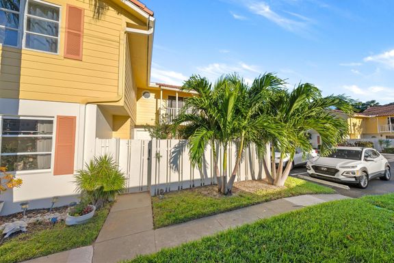 169 Seabreeze, Jupiter, FL 33477